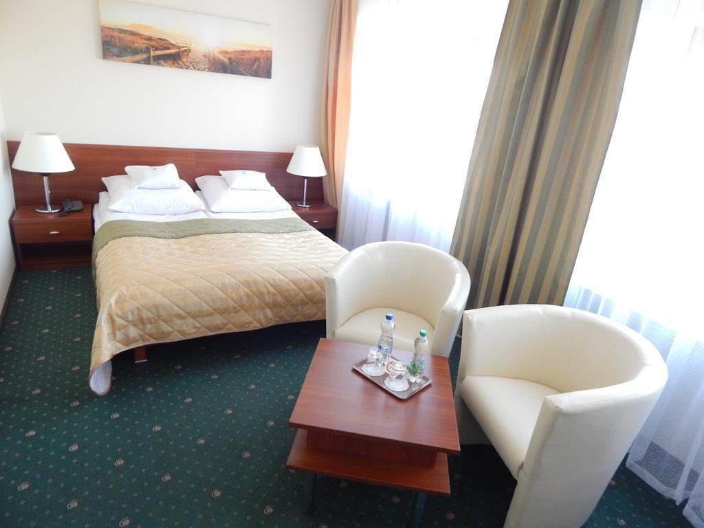 Hotel Gromada Pila Room photo
