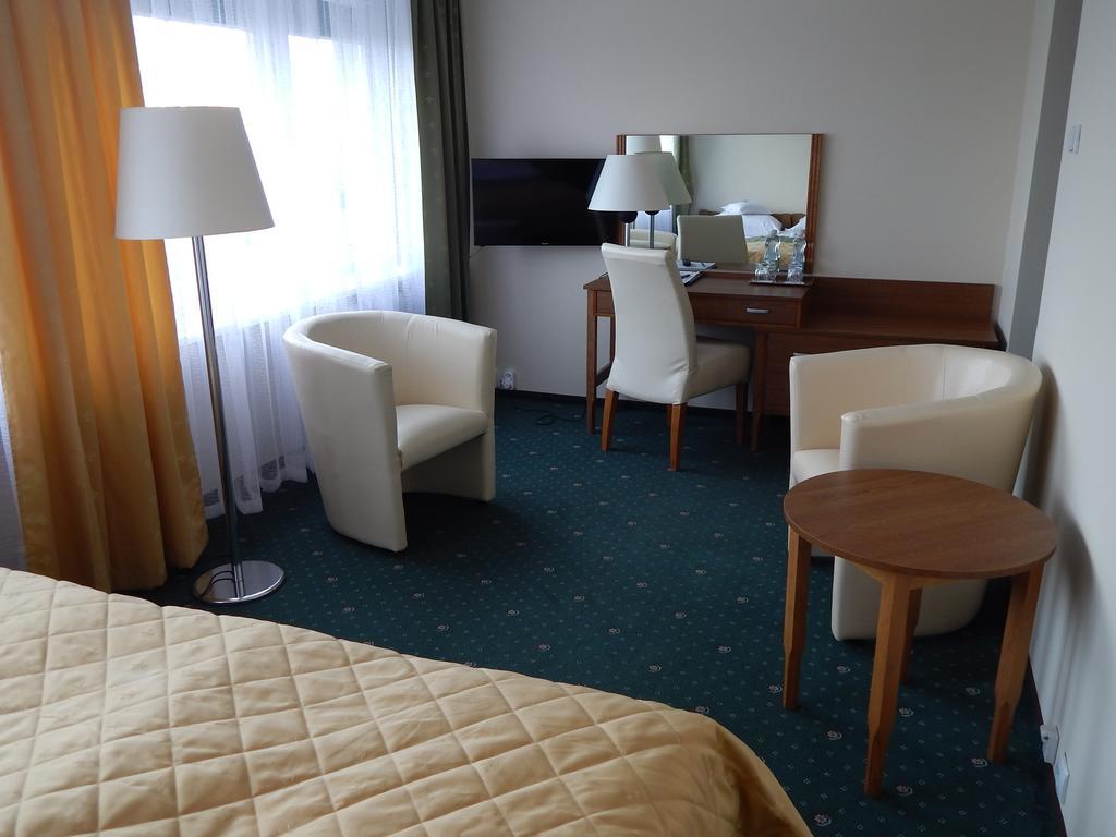 Hotel Gromada Pila Room photo